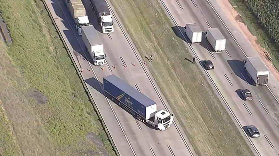 Caminhão com falsa bomba fecha Rodoanel; pistas são liberadas 5 horas depois