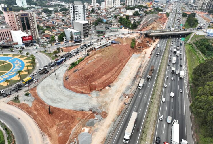 Lançamento de vigas em passarela interdita Castelo Branco