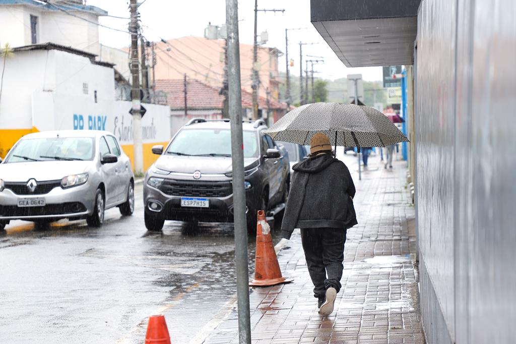 Prefeitura e Defesa Civil alertam para ventos de 90 km/h e granizo até quinta (11/12)