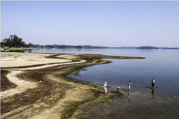 Governo estadual quer que população reduza consumo de água por causa do calor