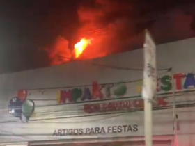 Incêndio destrói loja de produtos de festa Impakto, na região central de Barueri; veja vídeo