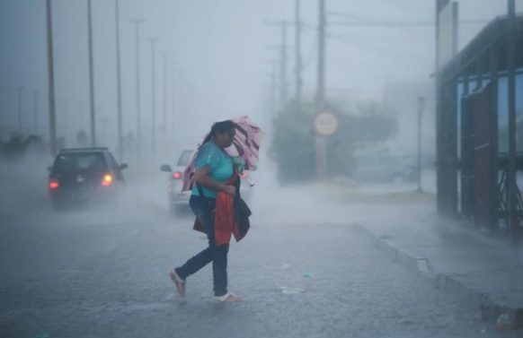 Defesa Civil alerta para temporais segunda e terça-feira, com manutenção do calor