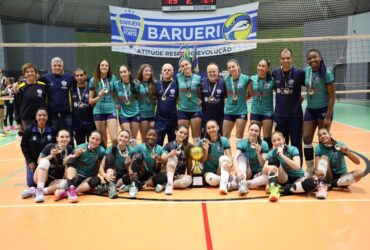 Barueri comemora título no Sub-15 de Vôlei e campanha histórica no Sub-14
