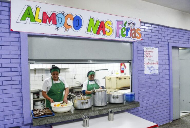 Escolas estaduais estarão abertas em janeiro para oferecer refeições aos estudantes