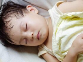 Por que meu filho soa tanto quando dorme?