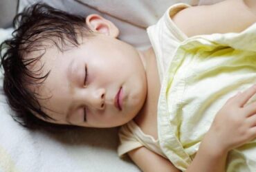 Por que meu filho soa tanto quando dorme?