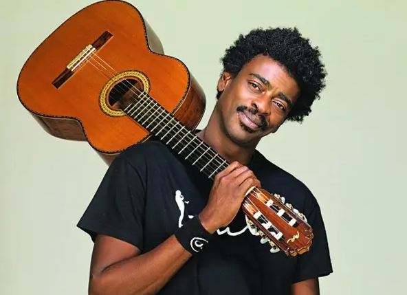 Barueri encerra shows de Natal com Ira! e Seu Jorge