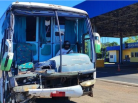 Homem usando capacete é detido dirigindo ônibus batido que traria para Barueri