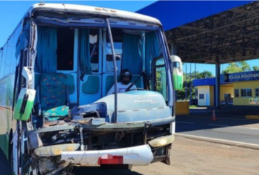 Homem usando capacete é detido dirigindo ônibus batido que traria para Barueri
