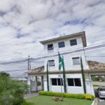 Bando de ladrões invade casa no Alphaville e faz refém casal de idosos