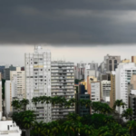 Meteorologia prevê fim de semana de dias abafados e pancadas ocasionais de chuva
