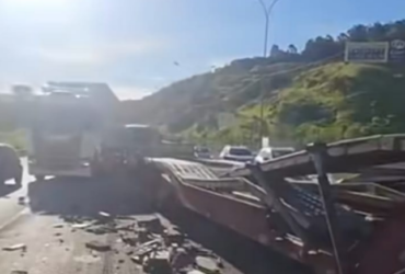 Choque de caminhões na Castelo, na altura do Belval, causa interrupção do trânsito