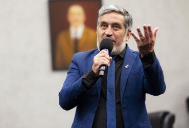 Risos discretos - por Gerson Pedro