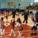 Escola do Alphaville promove festa junina para aquisição de cadeiras de rodas