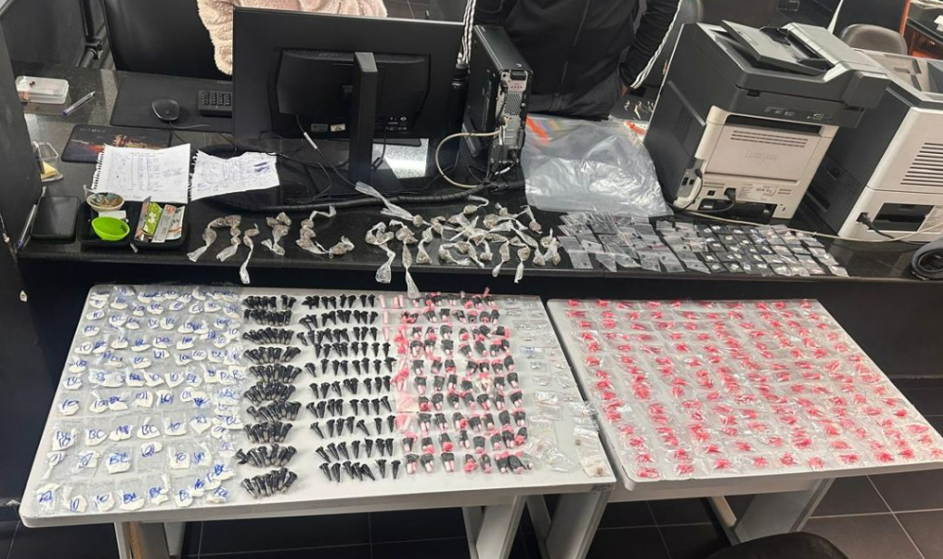 Dois adolescentes são apreendidos com maconha, cocaína e crack no Califórnia