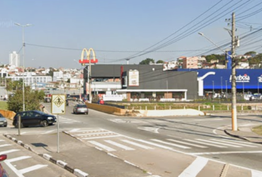 Idoso fica ferido em estado grave ao ser atropelado quando atravessava rua em Jandira