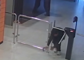 Homem que tentou violentar mulher no Bethaville implora ao juiz para não ser preso