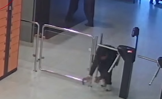 Homem que tentou violentar mulher no Bethaville implora ao juiz para não ser preso
