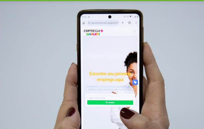 Emprega + Barueri conecta trabalhador em busca de vaga e empresas no celular