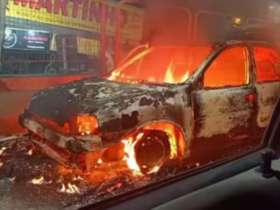 Carro pega fogo no viaduto sobre os trilhos da ViaMobilidade no Jardim Belval