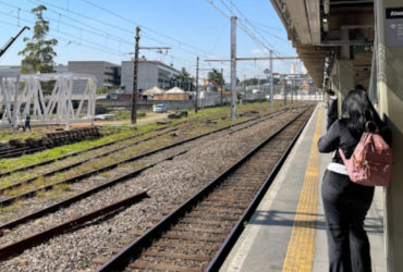 Trio vê quem embarca no trem em Barueri, assalta em Carapicuíba e foge pelos trilhos