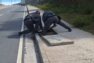 Ladrão assalta loja e foge pela rede de esgotos até ser preso pela polícia, em Itapevi