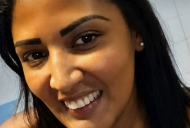 Polícia procura ex-namorado de mulher encontrada esfaqueada em casa em Carapicuíba