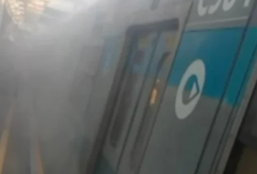 Trem da linha 8-Diamante é evacuado por causa de fumaça e cheiro de queimado