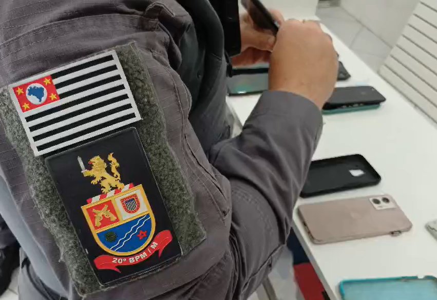 PM apreende 51 celulares em Barueri durante operação contra receptação de aparelhos