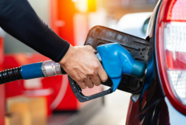 Pesquisa mostra estabilidade no preço da gasolina comum em Barueri, com leve queda