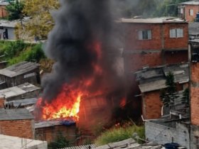 Incêndio destrói cinco residências em comunidade de Osasco na tarde de segunda