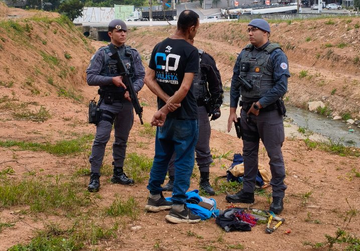 PM prende homem que furtou fios de igreja e comerciante que recebeu produto