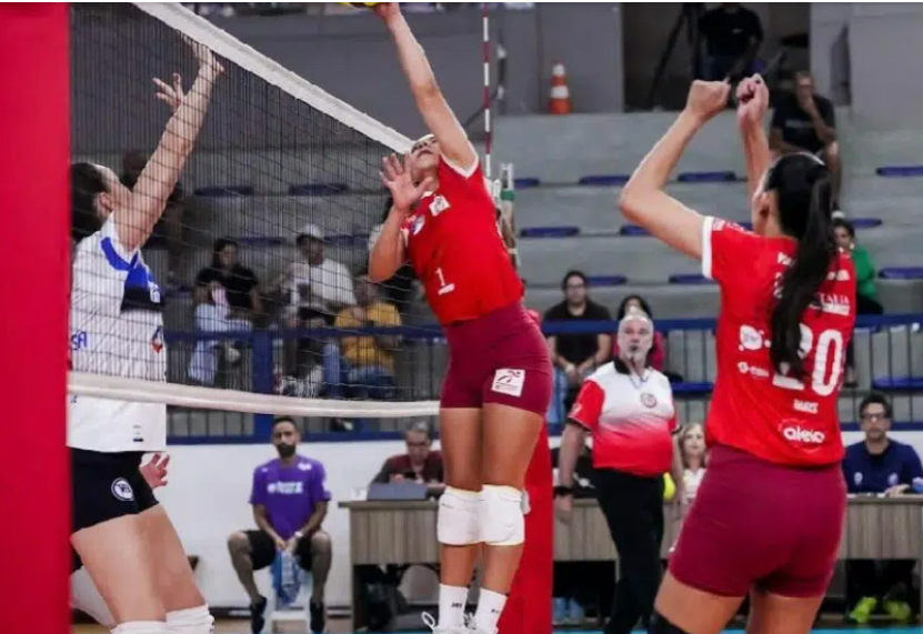 Barueri ganha de virada do Pinheiros e asume a liderança do Paulista de vôlei feminino