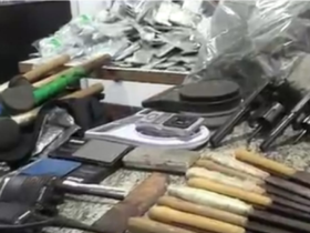 Dois homens morrem em troca de tiros com a PM dentro de centro de drogas em Itapevi