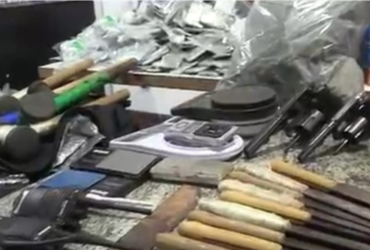 Dois homens morrem em troca de tiros com a PM dentro de centro de drogas em Itapevi