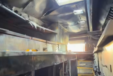 Incêndio atinge hamburgueria que funciona num ônibus no Parque dos Camargos