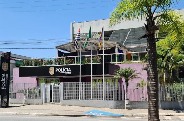 Homem é preso após usar os três filhos para ameaçar sua companheira