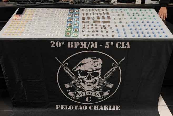 Mulher é presa em flagrante pela Polícia Militar no Jardim Belval por tráfico de drogas