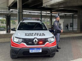 Polícia vai arrumar pneu, borracheiro pede informação e descobre que é foragido