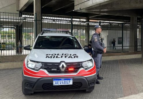 Polícia vai arrumar pneu, borracheiro pede informação e descobre que é foragido