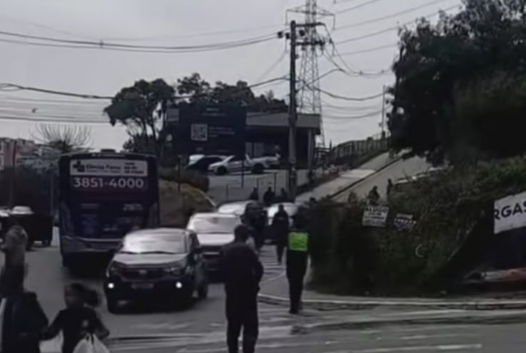 Choque com ônibus no Jadim do Líbano deixa motociclista ferido com gravidade