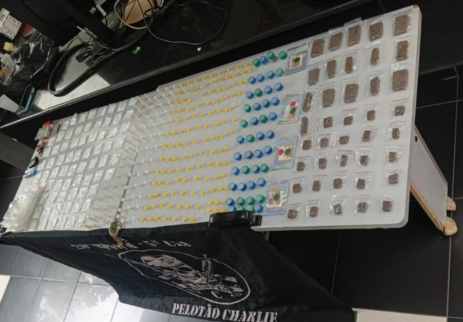 Casal é preso em flagrante no Jardim Belval com mais de 300 porções de drogas