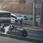 Acidente com carreta em Barueri causa congestionamento na Castelo Branco no domingo