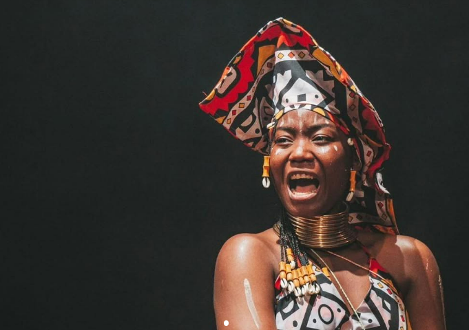 Praça das Artes apresenta a peça Ondas de Emoção, sobre angústias de uma mulher forte
