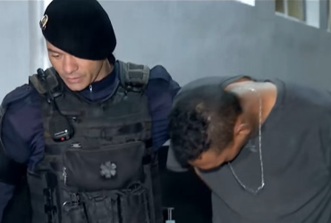 Homem ataca casal em situação de rua com faca e mata cachorro em Jandira