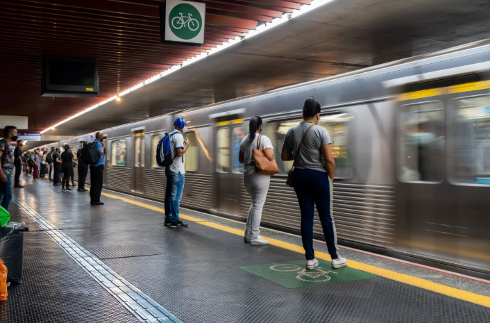 Metrô prorroga até janeiro operação de 4 linhas durante as madrugadas dos fins de semana