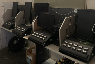 Polícia desmonta casa de jogos com sete máquinas caça-níquel na região do Votupoca