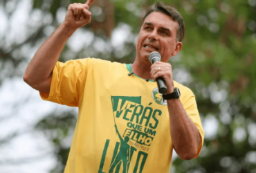 Flávio Bolsonaro bate Lula por 17 mil votos em Barueri no primeiro turno da eleição presidencial