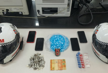 Polícia apreende mais de 400 tubos de cocaína no Engenho Novo na sexta-feira Polícia apreende mais de 400 tubos de cocaína no Engenho Novo na sexta-feira