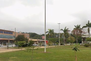 Apoiadores de Lula em Barueri realizam manifestação na Praça dos Estudantes na terça-feira, 13/10